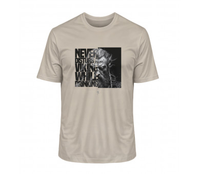 Never disturb a viking while drinking (EN) - Herren Premium Organic Shirt 2.0 ST/ST